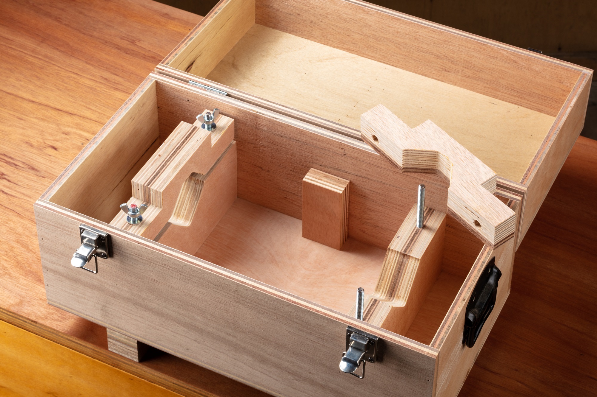 精密さと高い強度で大切な製品を守るオーダーメイドの輸送用木箱