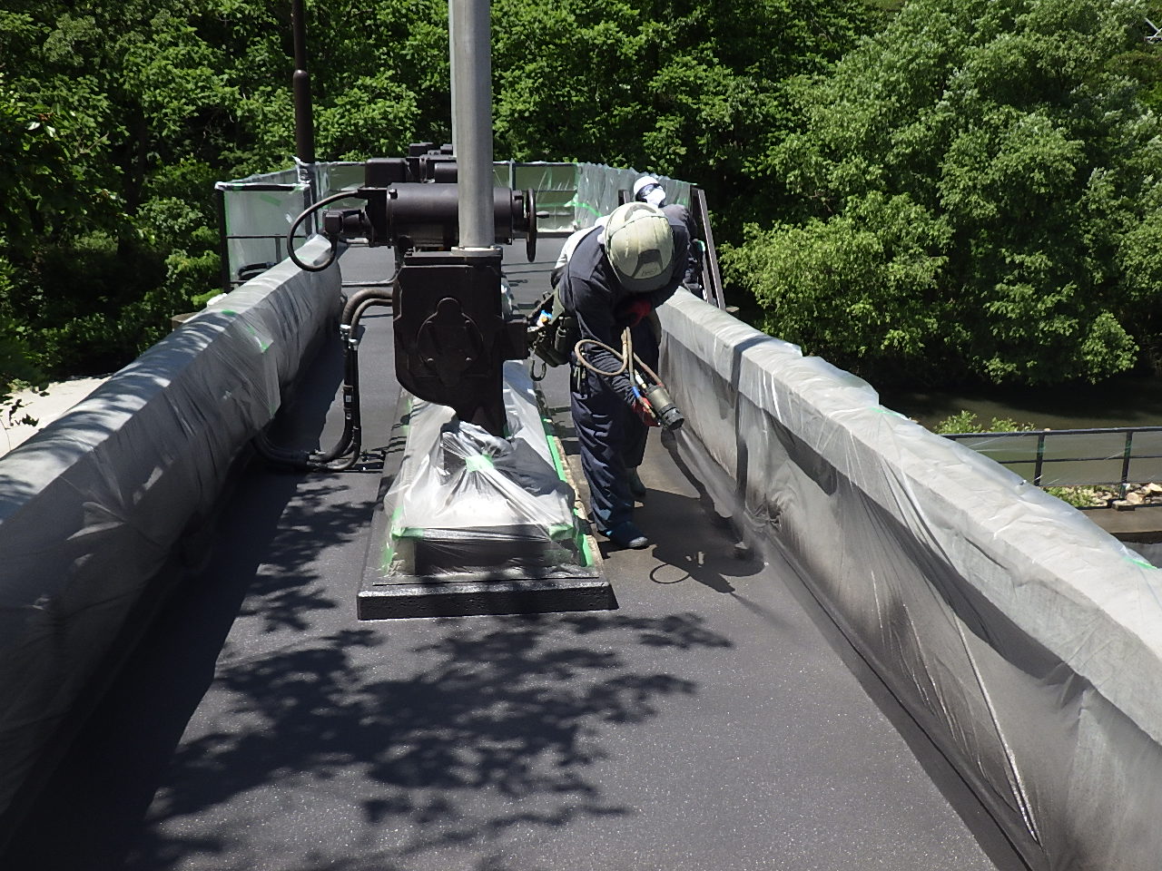 ポリウレア施工中.JPG