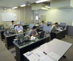 シーケンサ制御研修の様子