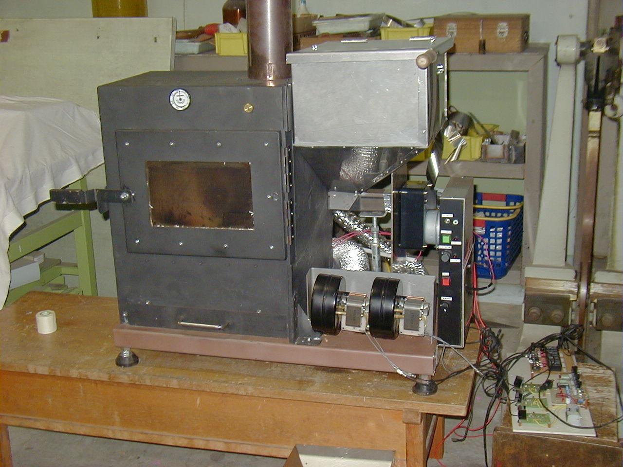 ペレットストーブ製作の様子1