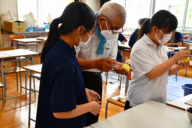 泥団子づくりの画像です