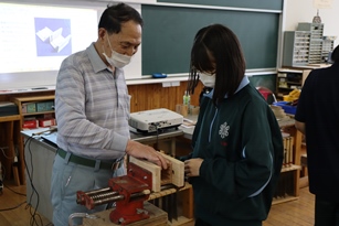 カラマツのペンスタンド制作1