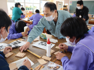 ペンスタンド制作の画像です