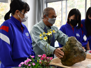 ミニ庭園づくりの様子1