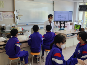 みそ造り体験の様子1