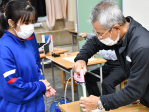 からくり屏風制作の様子2