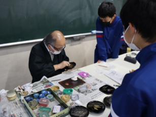 木曽漆器 絵皿制作の様子1