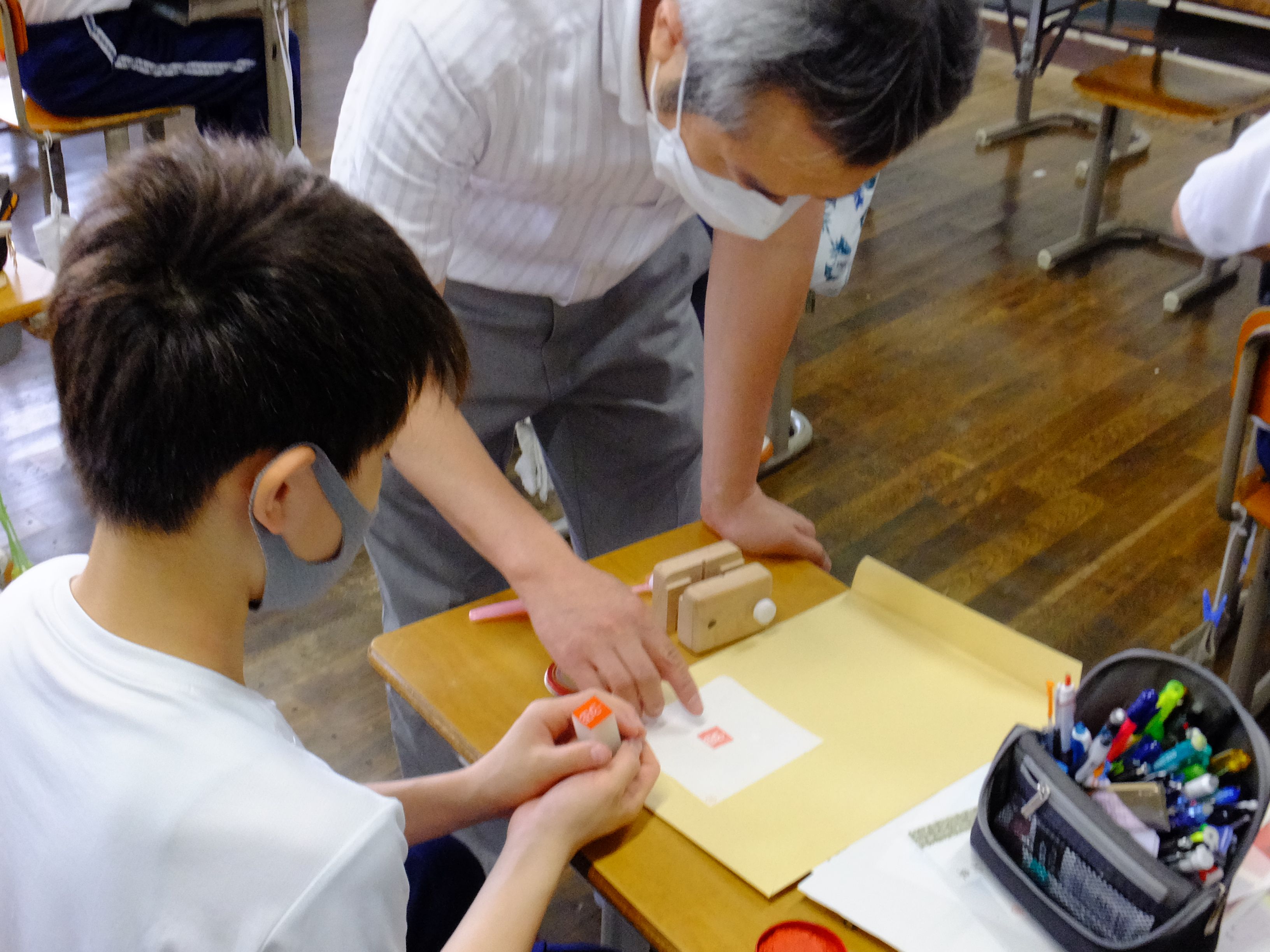 印章彫刻の体験風景1