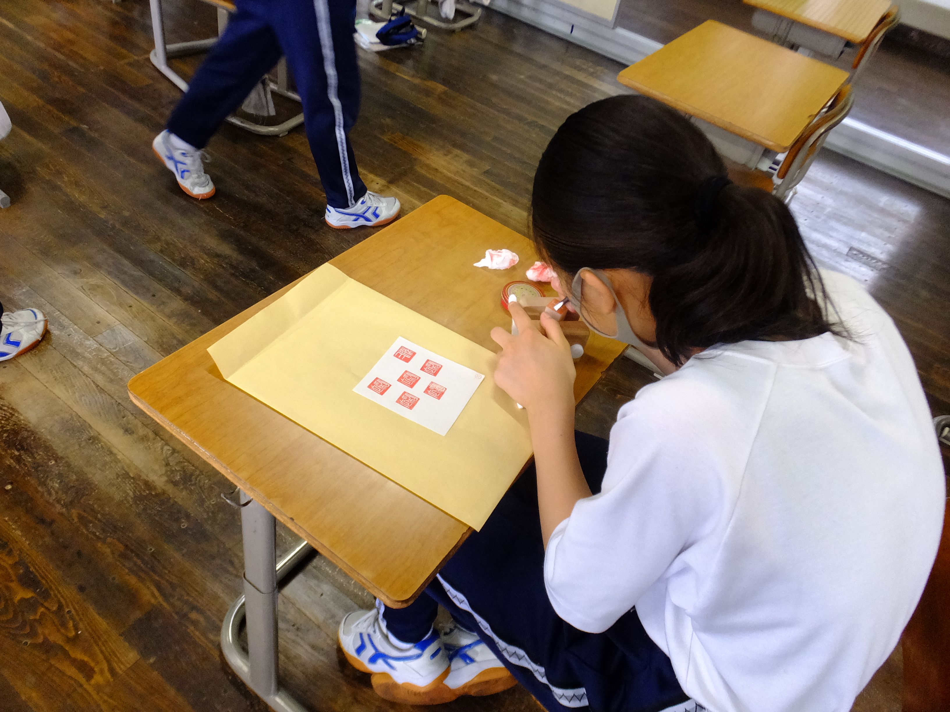 印章彫刻の体験風景2